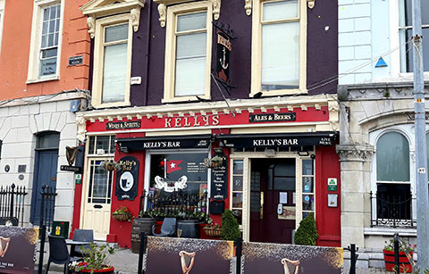 Kellys-Bar_web.jpg