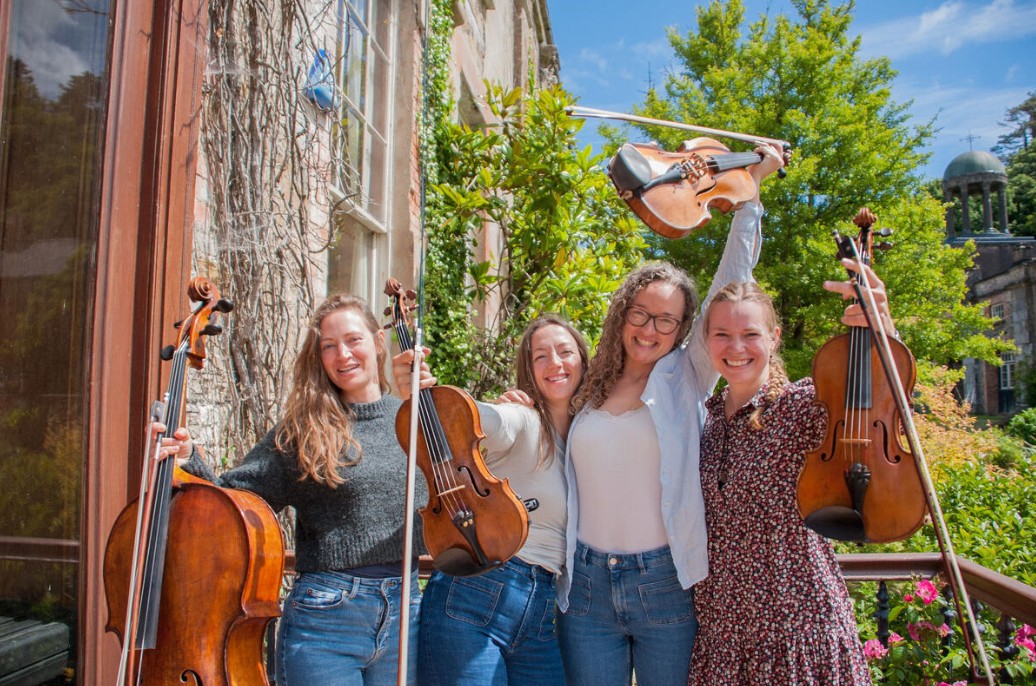 https://www.purecork.ie/media/bantry_violinists.jpg